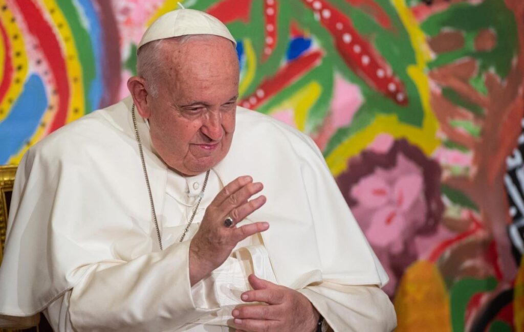 Papa Francisc a transmis un mesaj de mulţumire către credincioşi în care spune că este „slăbit” şi „se confruntă cu o încercare”