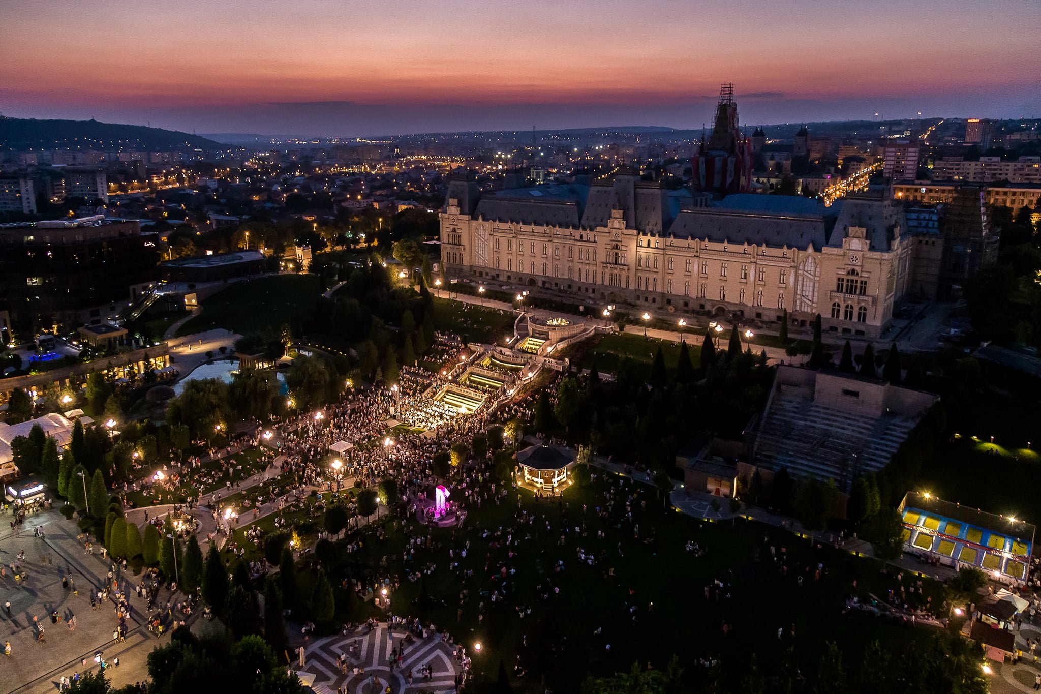 Ce evenimente au loc, mâine, 16 mai, la Romanian Creative Week?