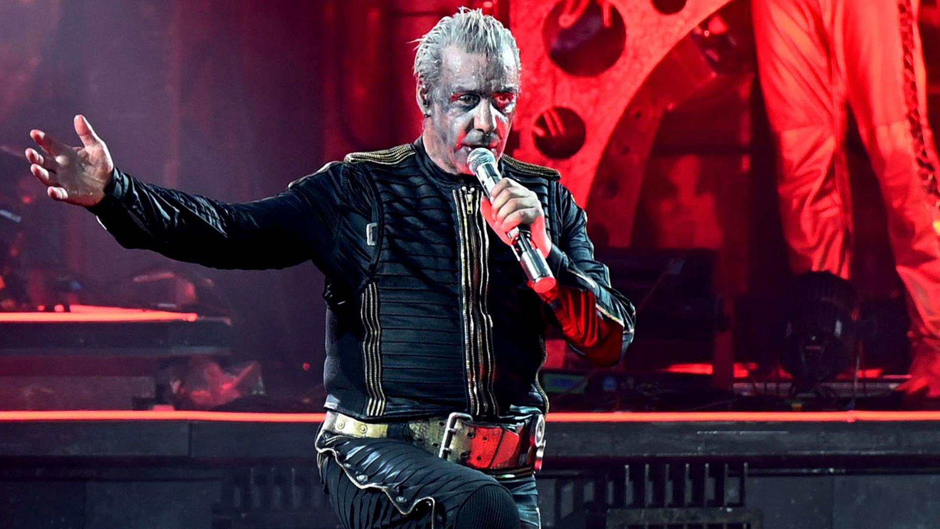 Till Lindemann, solistul trupei Rammstein va susține un concert în România