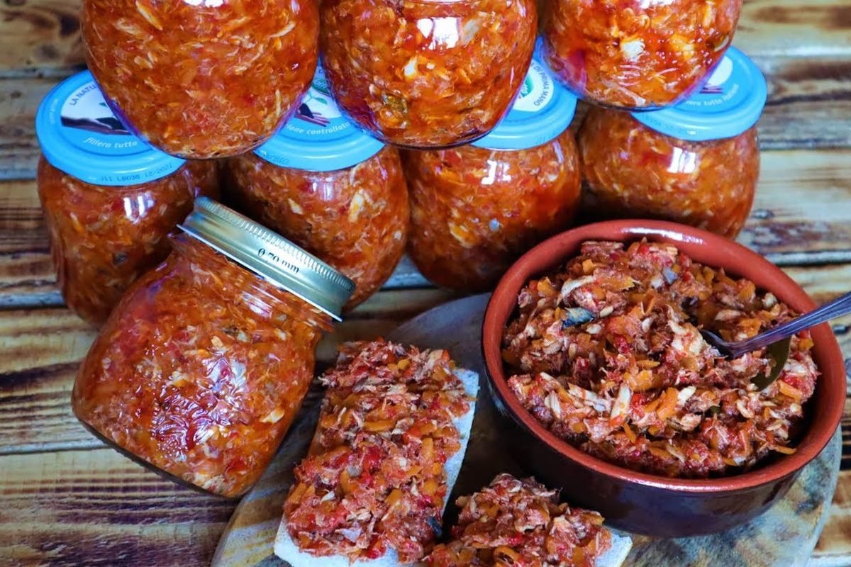  Un lider sindical îl contrazice pe şeful ANAF: Zacusca şi dulceaţa făcute în casă pentru autoconsum nu intră şi nu influenţează în niciun fel în GAP-ul de TVA