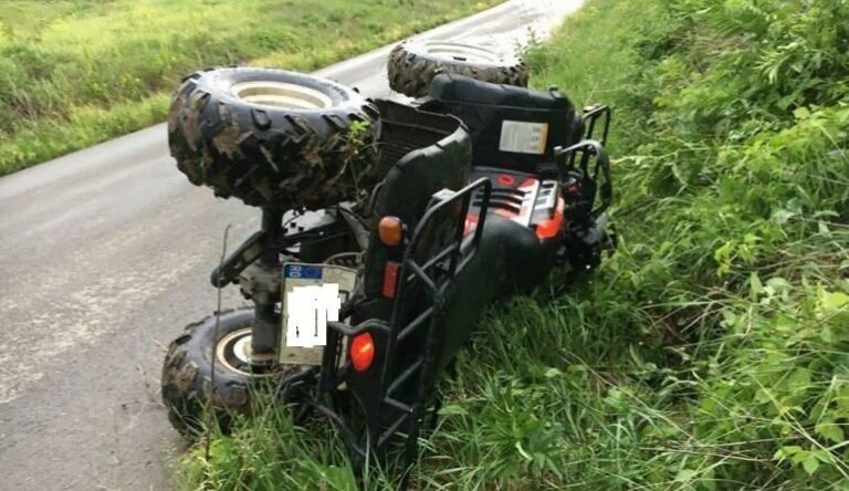 Argeş: Un copil de 13 ani a murit, după ce a intrat cu ATV-ul într-un copac