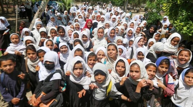 Talibanii interzic cărţile scrise de femei în universităţile afgane