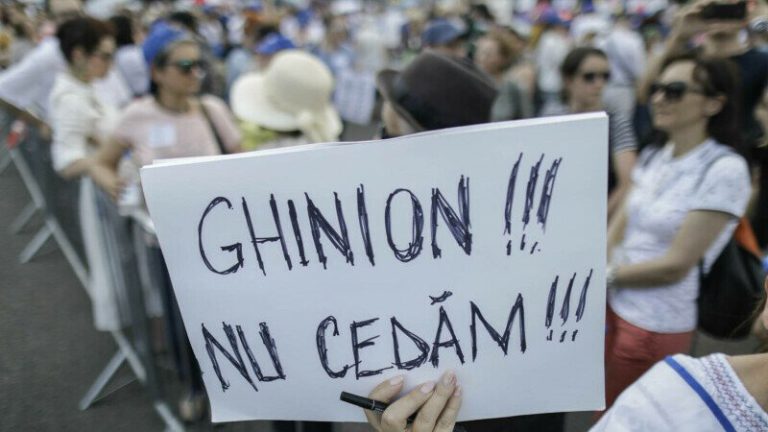 Sindicatele din educaţie anunţă programul protestelor din prima zi de şcoală