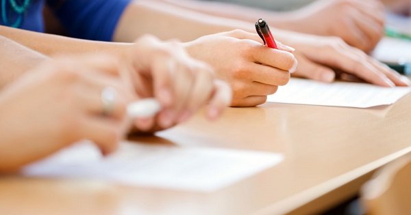 Ministerul Educaţiei a publicat modele de subiecte pentru examenele naţionale