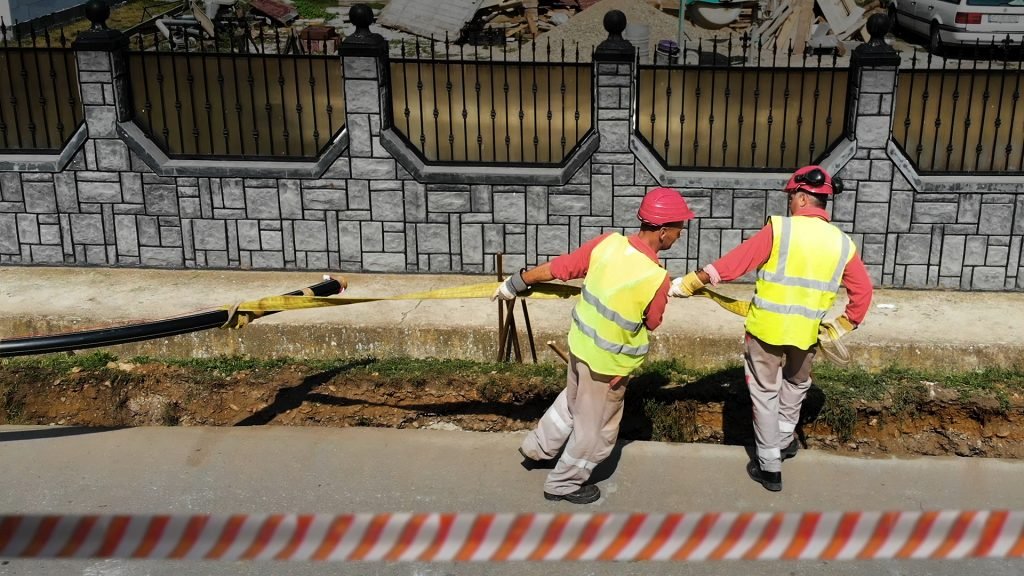  Plăteşti sau nu ca să te „înţepi” la reţeaua de gaz ori curent trasă de vecin? Iată cum tranşează instanţa o speţă în care se regăsesc mii de ieşeni!