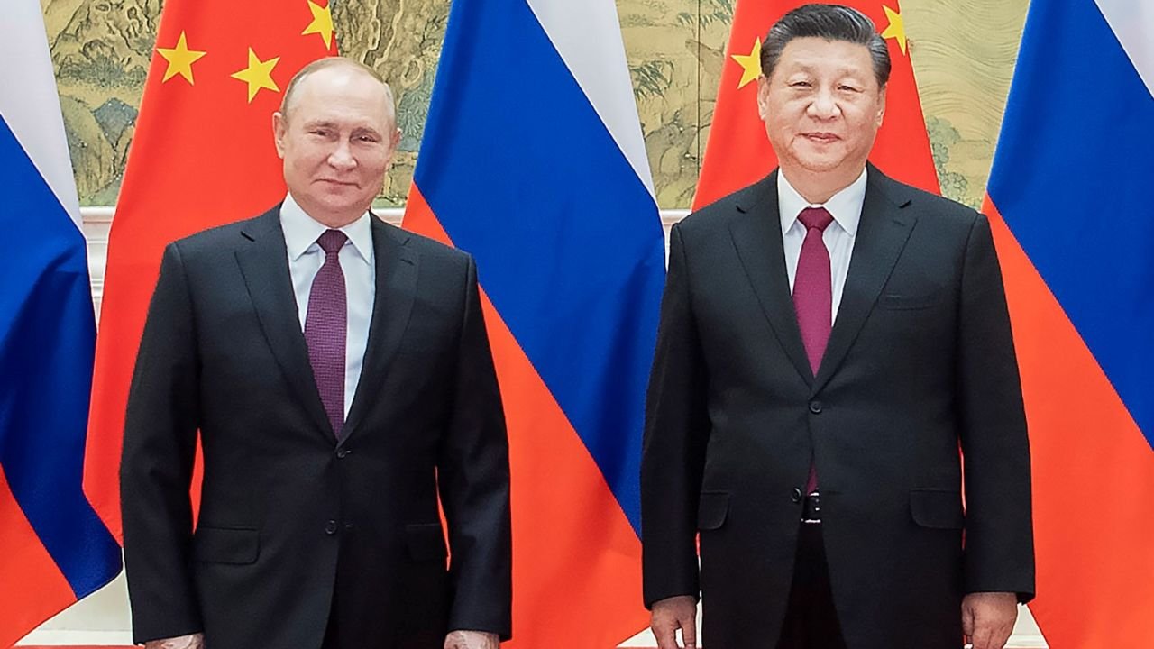 După ce a vorbit cu președintele SUA, Putin l-a pârât pe Trump lui „tata” Xi: „China este fericită”