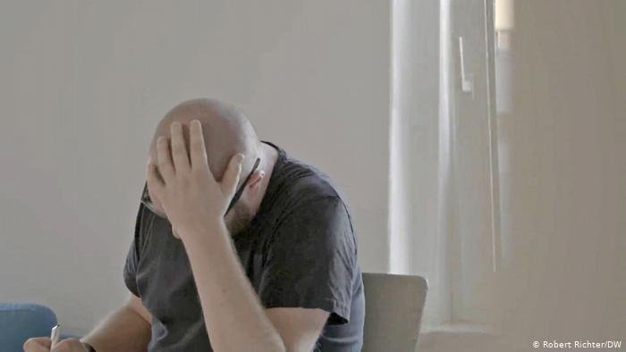 Un hunedorean şi-a reclamat soţia că l-a lovit cu pumnul în figură. Femeia, obligată să poarte brățară electronică