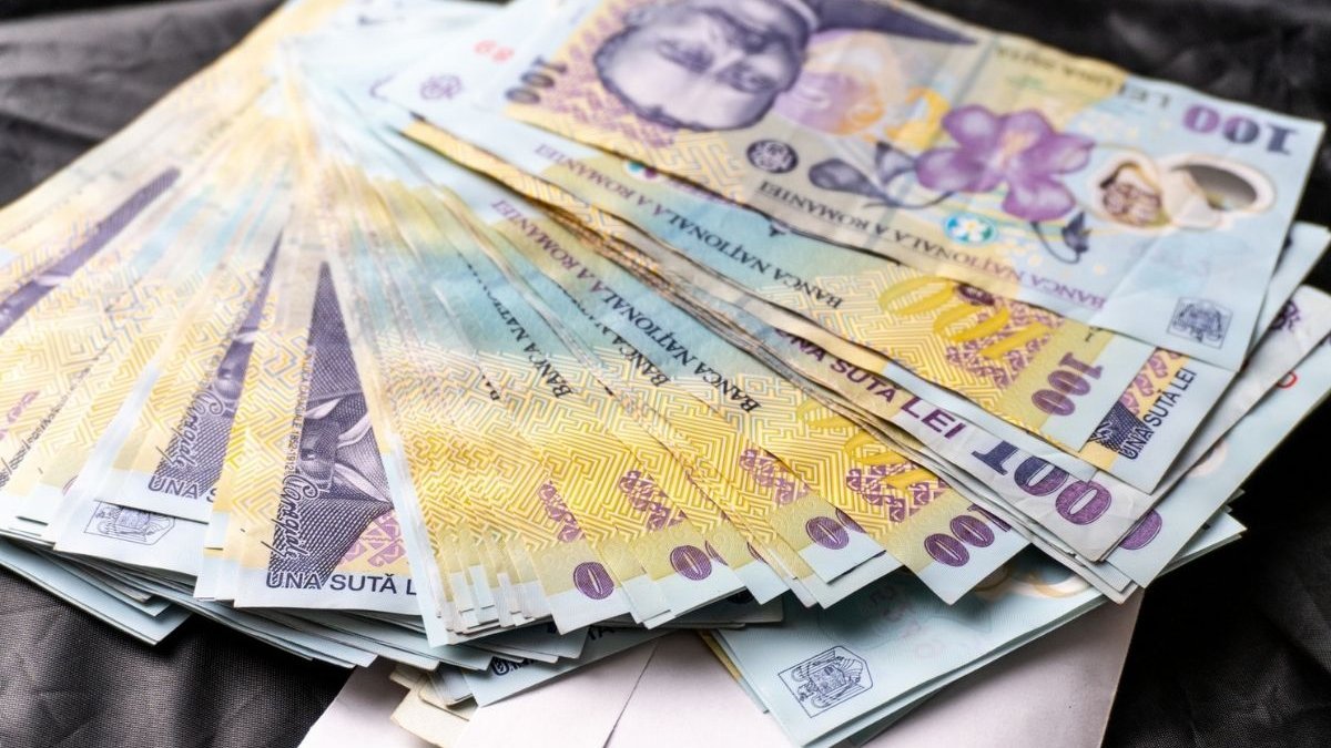 Fapte: în ultimele cinci luni, pensia medie a magistraților a crescut cu 222 de lei. A pensionarilor obișnuiți, cu doi lei. Numărul magistraților pensionați a crescut exploziv
