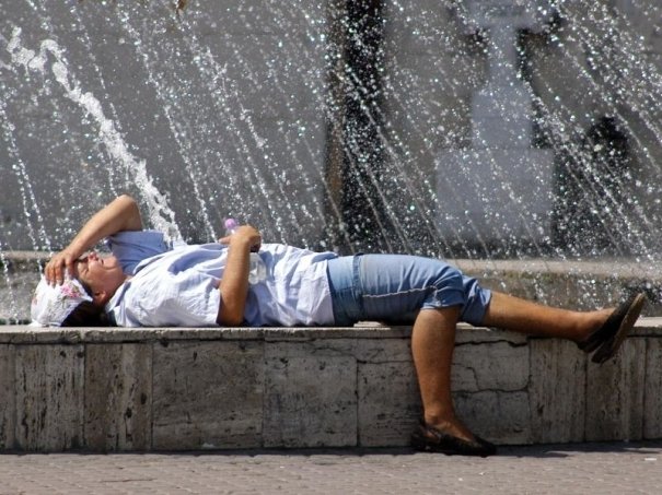  Meteorologii anunţă că urmează trei zile cu disconfort termic ridicat şi caniculă