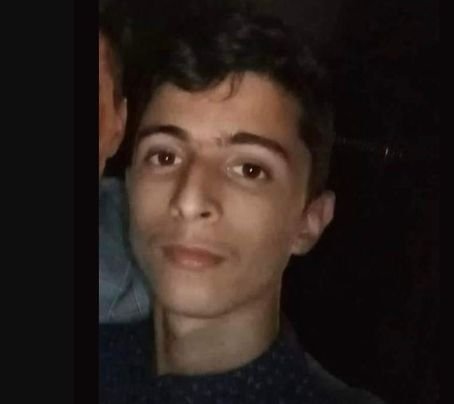  „Iartă-ne, Răzvi”. Mesaje de regret, după ce un tânăr și-a luat zilele, în spatele casei