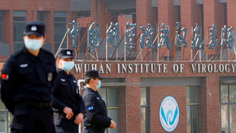 China cataloghează drept „extrem de improbabilă” teoria scăpării unui virus dintr-un laborator chinez ca explicație pentru originea pandemiei de COVID-19