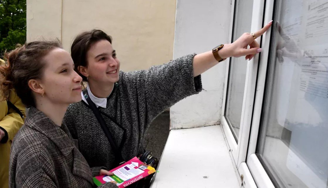 BRAVO! Cine sunt cei 28 de zecişti ai Iaşului la Evaluarea Naţională? Ce planuri de viitor au? (FOTO)