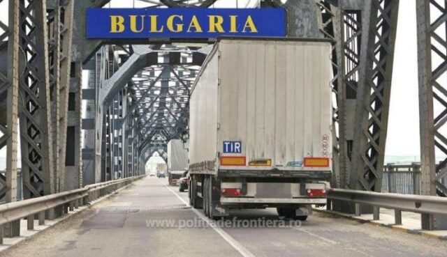 Poliţia de Frontieră le recomandă şoferilor să evite traversarea Podului Giurgiu-Ruse duminică după-amiază, în contextul protestelor din Bulgaria
