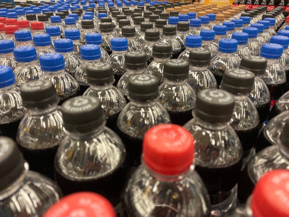 O cunoscută companie de băuturi carbogazoase face concedieri masive. Vânzările au scăzut dramatic