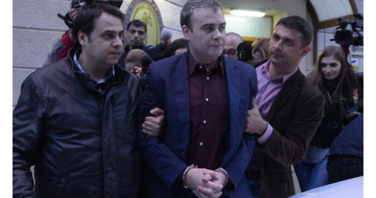 Pedeapsa fugarului Darius Vâlcov, redusă de la şase ani la cinci ani de Înalta Curte