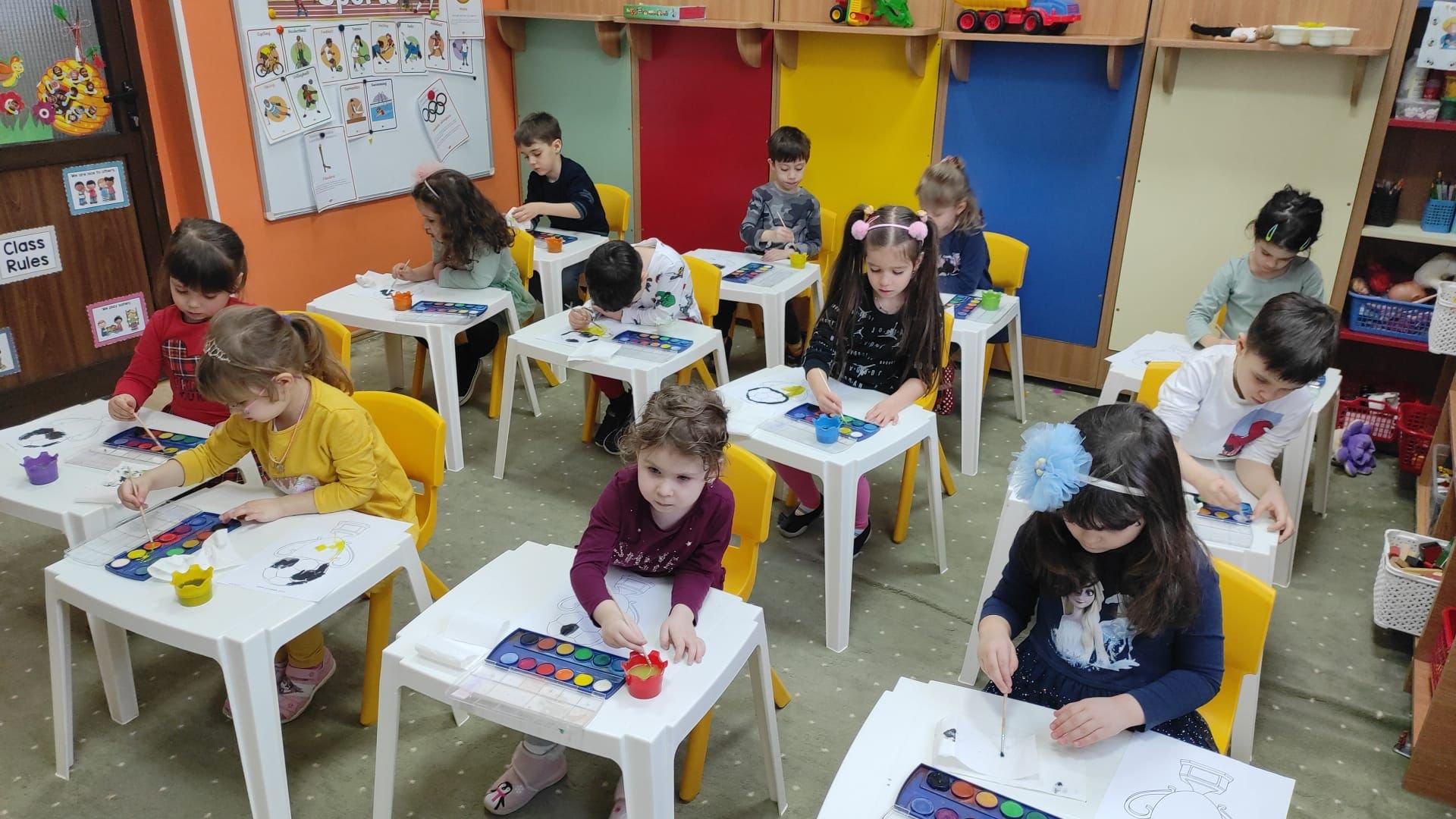 Părinți, pregătiți dosarele! Înscrierile la grădiniță și creșă încep în mai. Propunerea Ministerului Educației pentru calendarul de înscriere