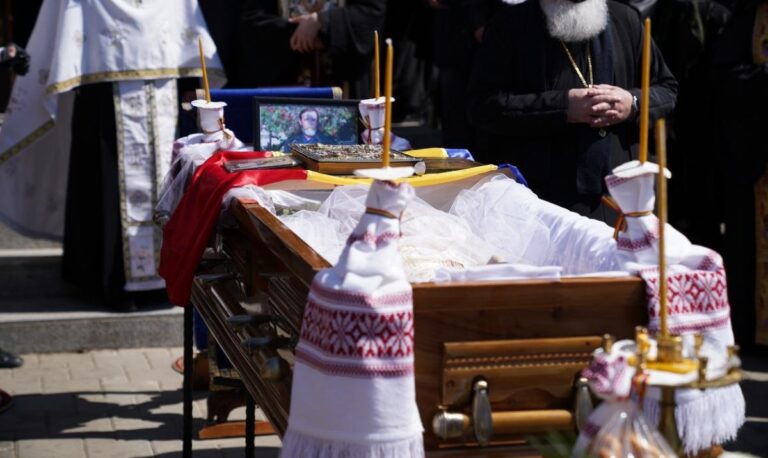 Peste 200 de operatori care oferă servicii funerare, controlaţi de comisarii ANPC