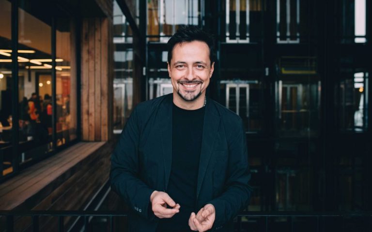 Un programator bun primeşte 100 de oferte de job pe lună. Cât de importantă e diploma? Interviu cu Marius Ursache, ieşeanul cu cea mai fulminantă carieră în domeniu