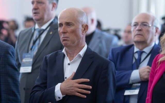 Mugur Mihăescu, zis Garcea, spune, zâmbind ironic, că e vina „Puterii” dacă el încasează bani de chirie de la Parlament, deși are palat în Voluntari
