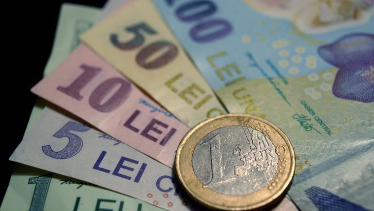 Cursul euro a ajuns la 5,0991 lei, un nou record istoric negativ