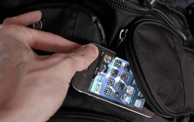 Iași: Băgat în arest după ce a furat un telefon nou din incinta unui supermarket