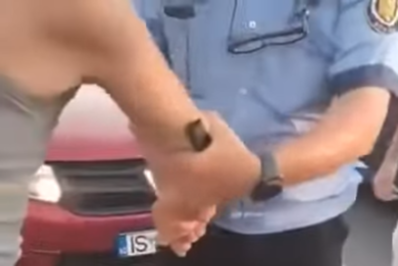  Bătaie în trafic, la accidentul din Nicolina în care un taxi s-a înfipt intr-un stâlp VIDEO