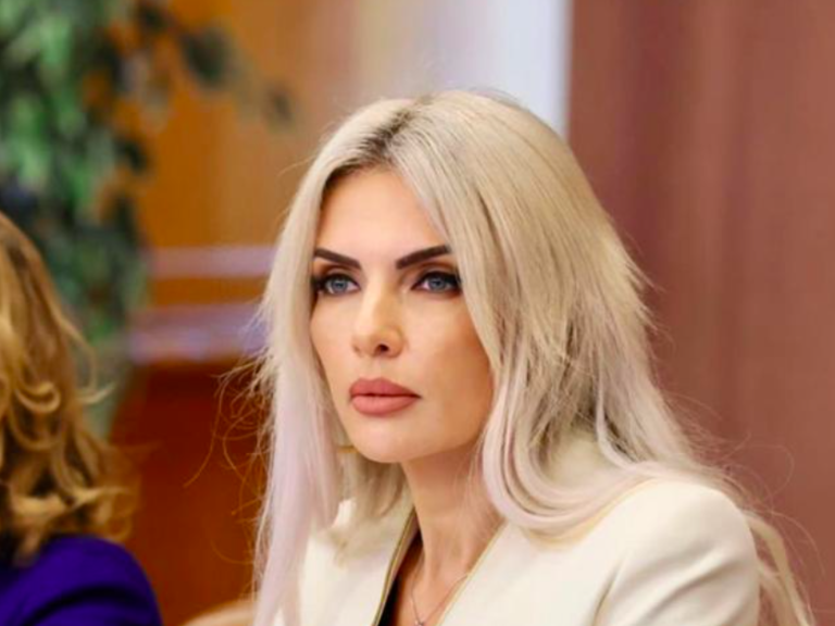 Deputata Laura Vicol a demisionat şi din PSD, după ce a reunţat la şefia Comisiei juridice. Ea acuză un „linşaj mediatic” şi o „campanie de denigrare”
