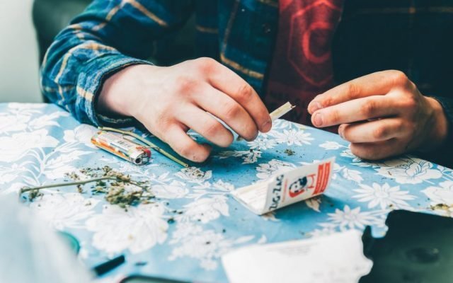 DIICOT recrutează colaboratori printre traficanții mărunți de droguri. Judecătorii țin cont de ajutorul acestora. Pățania unui student la Iași