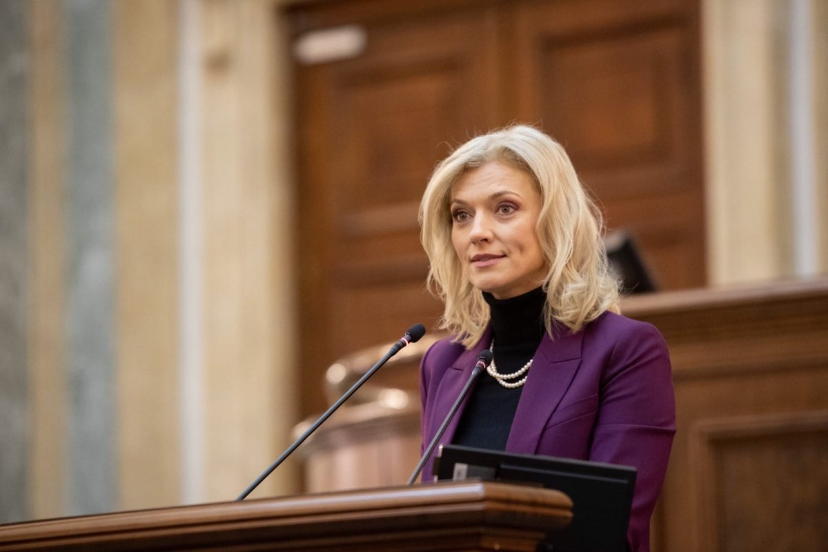  Alina Gorghiu, după apariţia informaţiilor conform cărora DNA anchetează finanţarea panourilor pentru cartea lui Ciucă: „E bine să se ancheteze orice”