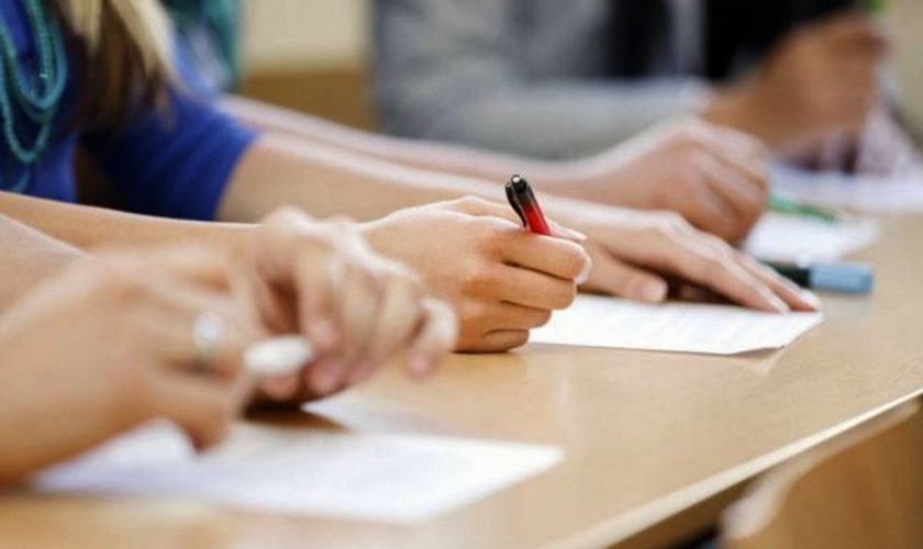  Azi începe “Bac”-ul de toamnă. Emoţii mari pentru 1.100 de absolvenţi ieşeni. Trei sferturi sunt din anii anteriori