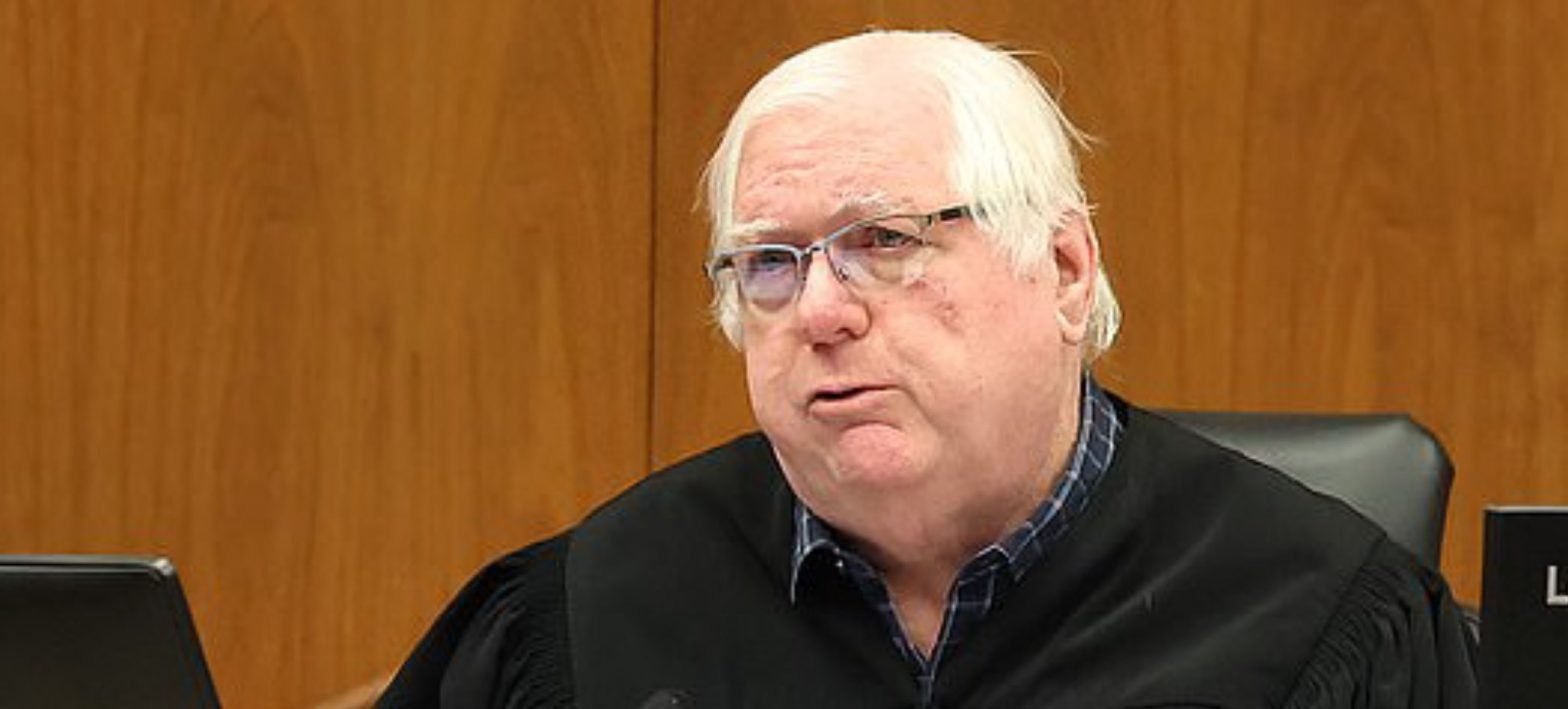  Judecător, acuzat că şi-a ucis soţia cu una dintre cele 47 de arme de foc pe care le deţinea