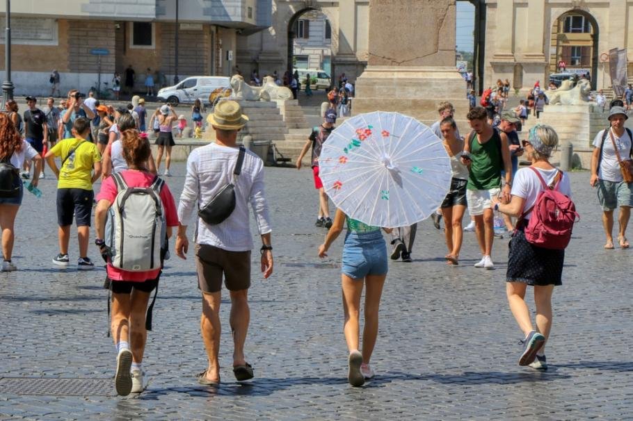 Doar 16% dintre italieni ar pune mâna pe arme pentru țară, potrivit unui sondaj