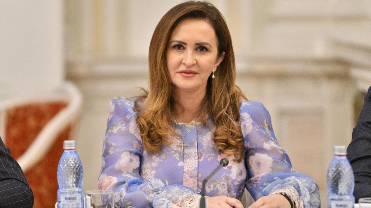 Intotero: Oamenii de cultură aduc plus valoare fiecărei ţări. De aceea, toţi cei care lucrează în domeniu cultural trebuie să beneficieze de salarii conform activităţii pe care o desfăşoară