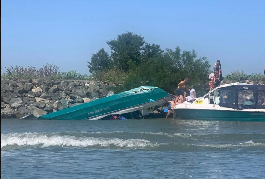 O persoană a murit  după ce două ambarcaţiuni s-au ciocnit pe Canalul Sulina