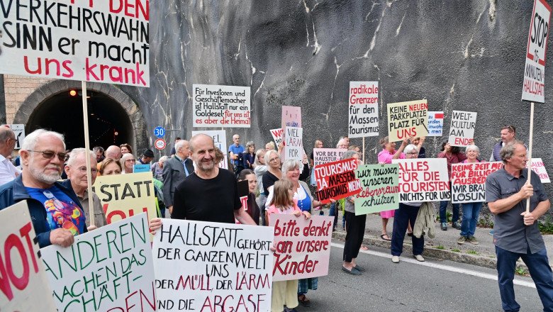 Proteste împotriva turiștilor într-un pitoresc sat austriac. 10.000 turiști/zi la 700 de locuitori