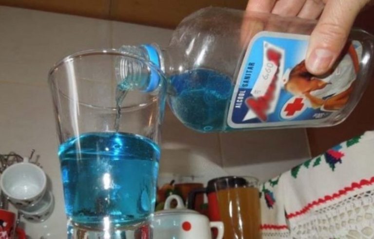 Cum se bea spirt filtrat prin pâine pe vremea lui Ceaușescu? Moda a rămas și azi. Ce riscuri sunt?