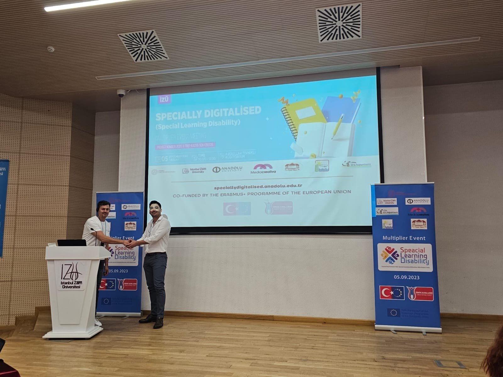  Platforme de e-learning pentru elevii viitorului: Casa Corpului Didactic Iaşi, în parteneriat cu o universitate din Istanbul într-un proiect de educaţie digitală