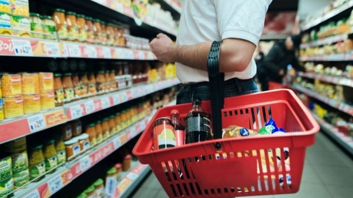 Comisia Europeană analizează introducerea unor taxe pentru alimentele procesate considerate nesănătoase