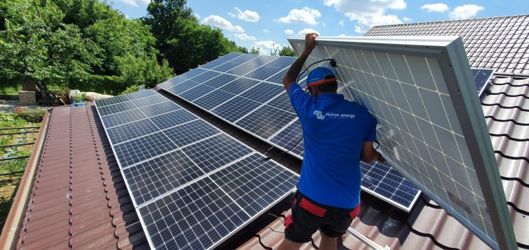 Vicepreşedinte ANRE: În România erau în septembrie 267.000 de prosumatori, care aveau peste 3.100 MW putere instalată