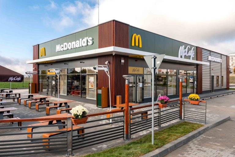 Două McDonald’s-uri în Păcurari, deschise unul după altul. La cât a ajuns investiția investitorului american?