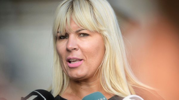 Elena Udrea, preluată cu ambulanţa de la penitenciar şi dusă la spital,după ce a acuzat dureri abdominale