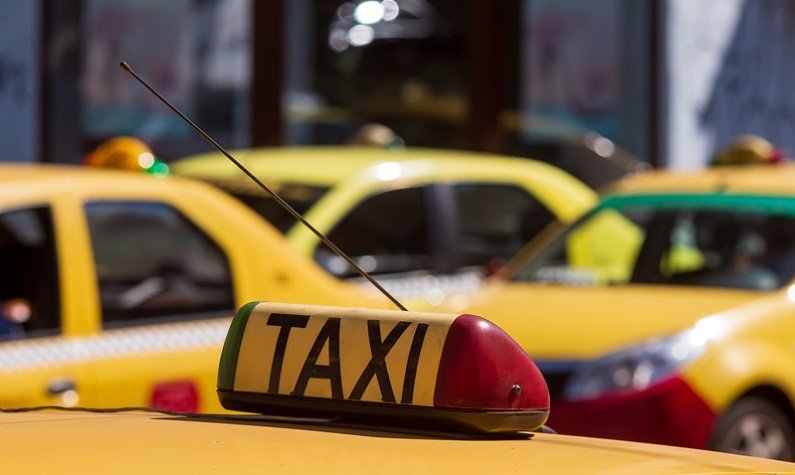 Tinerii ieșeni care jefuiau taximetriști de telefoane mobile au fost puși să se răcorească pentru o lună de zile