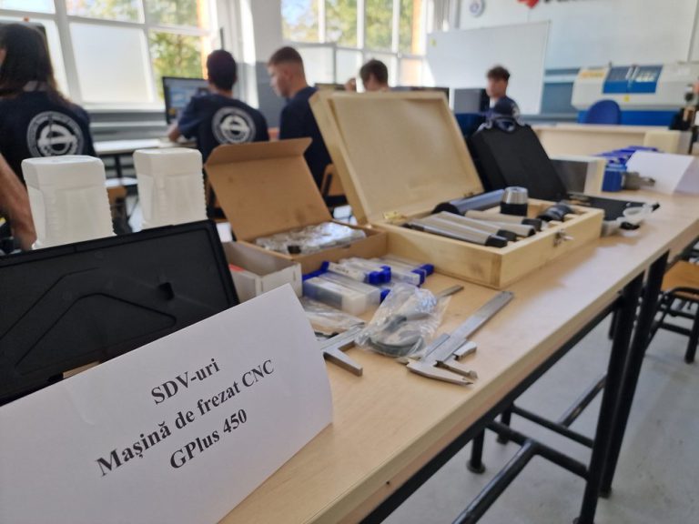 O nouă licitație pentru dotarea școlilor: cinci colegii sunt pe listă