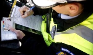 Condusul fără permis a devenit ca un fel de joacă pentru copii. Doi bărbați din Iași, prinși la foc automat