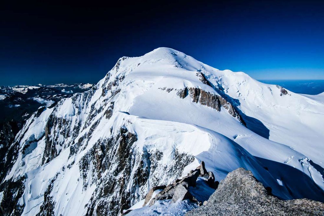  Un alpinist român a murit după ce a căzut pe traseul din masivul Mont Blanc