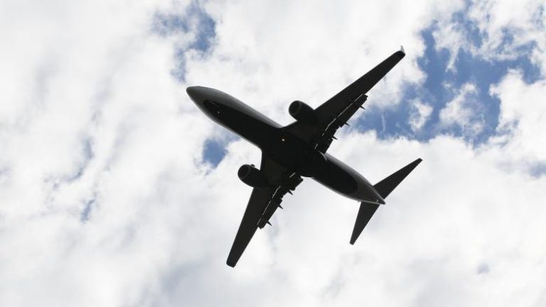 Atenţionare de călătorie emisă de MAE: Perturbări în programul curselor aeriene pe aeroporturile Manchester şi Liverpool, din cauza vremii