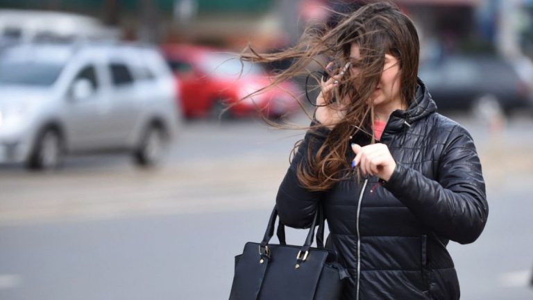 Atenționare meteo pentru Moldova. Vântul se intensifică în următoarele zile