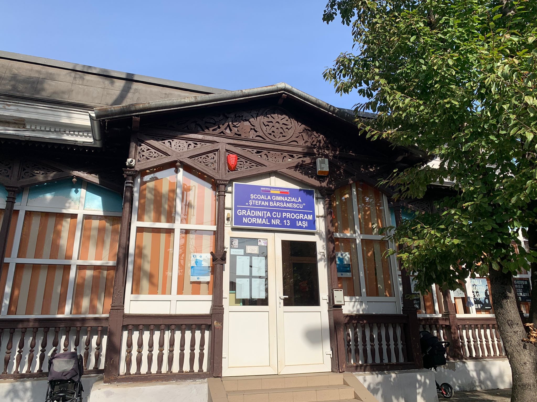  Caz controversat la o grădiniţă din oraş. Părinţii acuză cadrele că le cer să stea cu fetiţa la cursuri. ISJ face anchetă