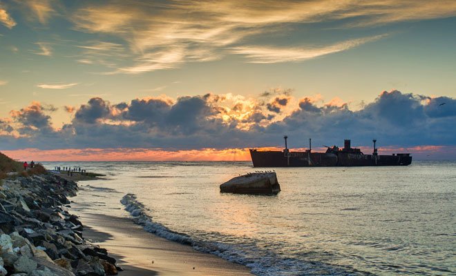 Cadavrul unei femei, descoperit în mare, în zona stabilopozilor din Costineşti