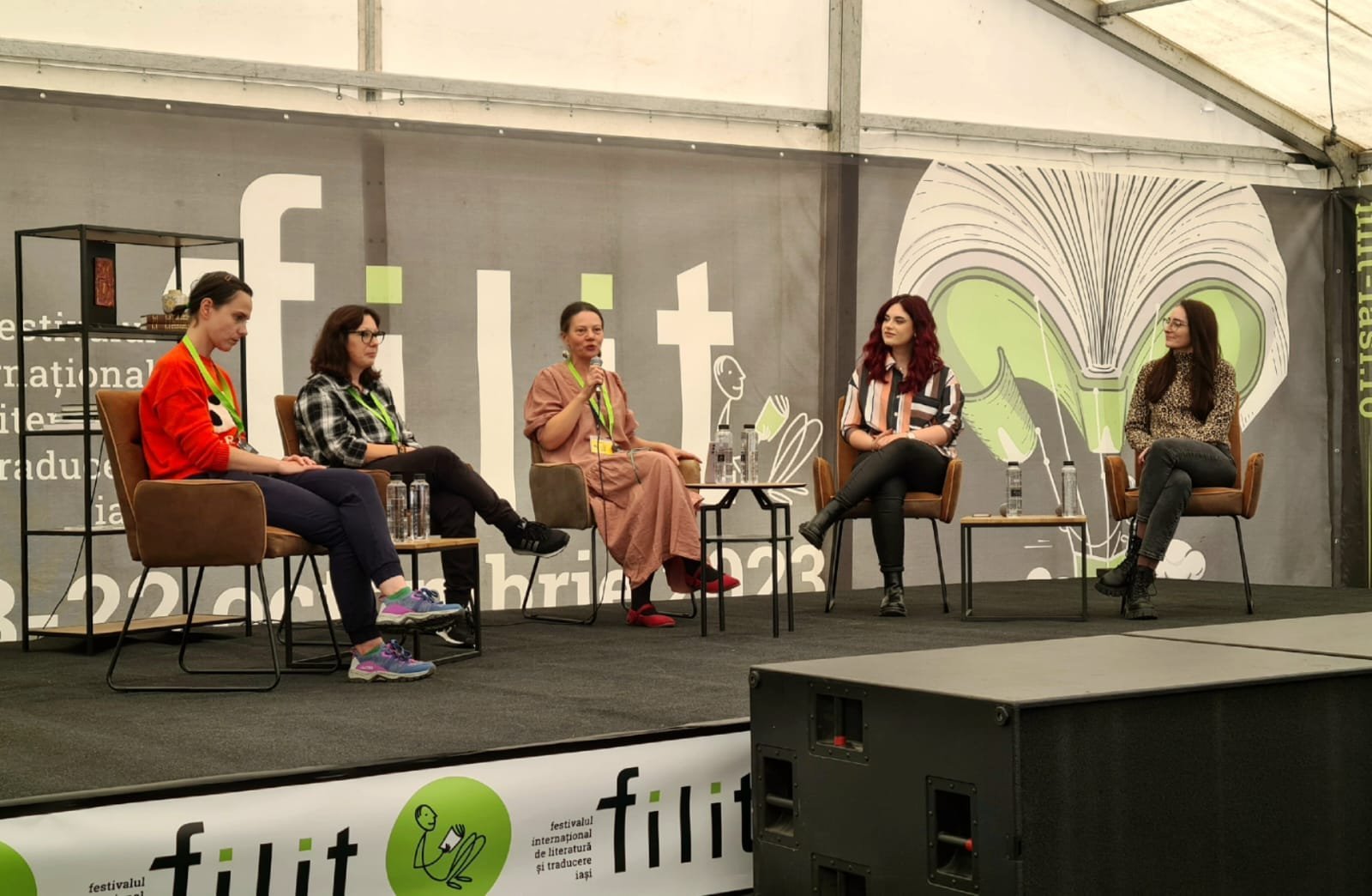 FILIT -Întâi cartea şi apoi filmul, sau invers? Citim cartea direct în engleză, sau tradusă? O incitantă dezbatere cu cinci nume grele
